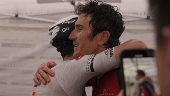 «Isto é ciclismo»: Geraint Thomas o primeiro a abraçar João Almeida (vídeo)