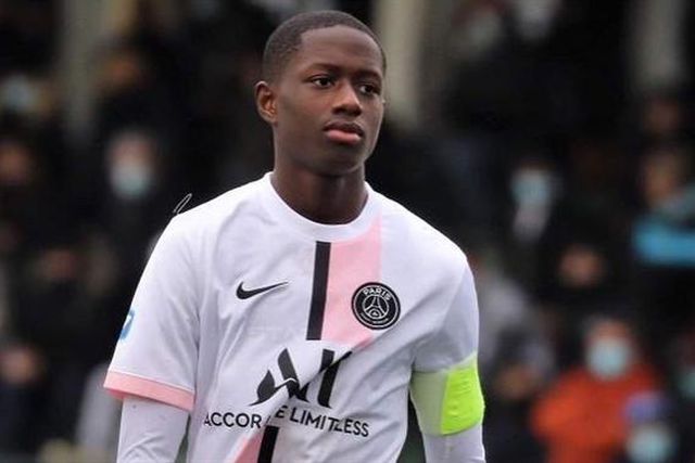 Jovem médio ofensivo do PSG apontado à Luz