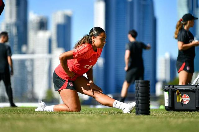 Oficial: Sporting contrata internacional canadiana
