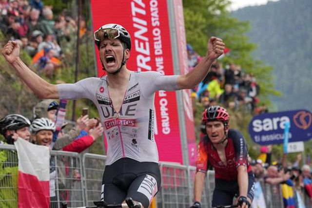 Histórico: João Almeida ganha 16.ª etapa do Giro!