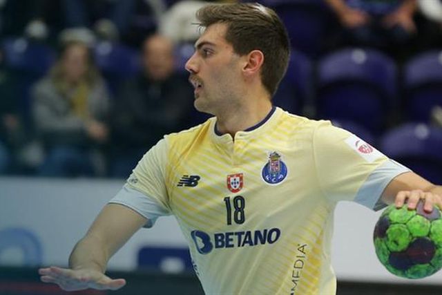 FC Porto vence V. Setúbal e fica à espera do dérbi para saber se festeja o título