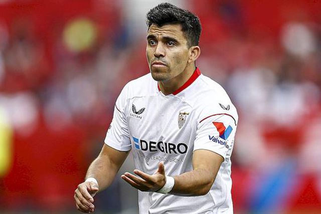 Negociações com o Sevilha por Marcos Acuña