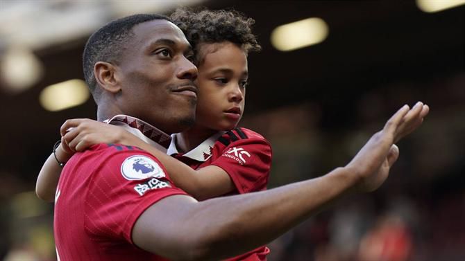 Martial falha dérbi da final da Taça