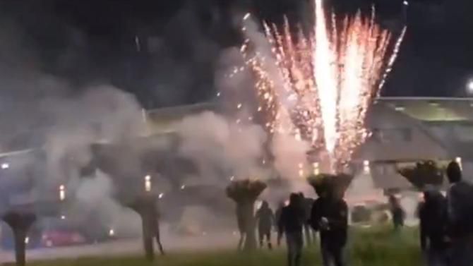 Adeptos do AZ Alkmaar lançam foguetes perto do hotel do West Ham (vídeo)