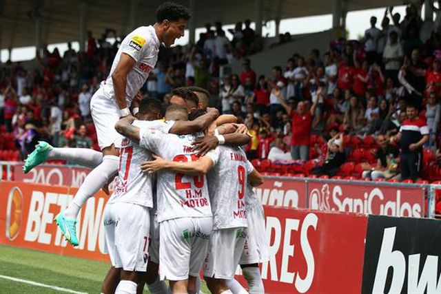 Navarro volta a decidir para os galos (veja o resumo)