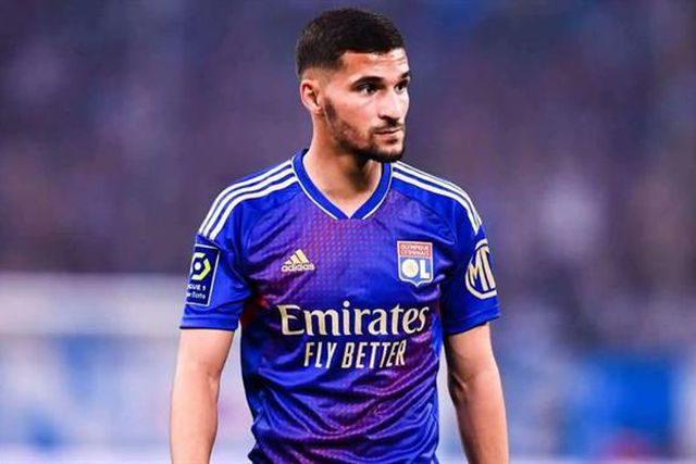 Mourinho com reforço para o meio-campo