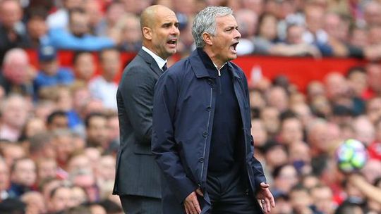 Guardiola critica Mourinho pela espera ao árbitro