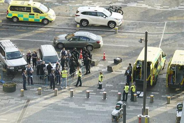 Tiroteio em Auckland junto a hotel da Noruega: três mortos e seis feridos confirmados (vídeos)