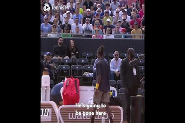 Tenista sueco Mikael Ymer destruiu a raquete na cadeira do juiz português Rogério Santos