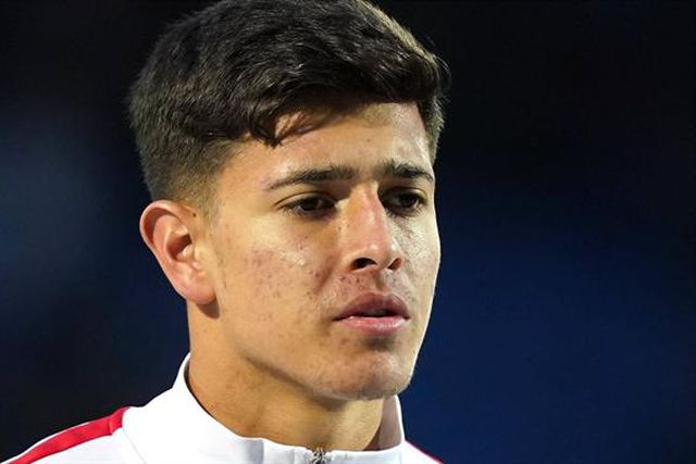 Jovem defesa-central turco no radar