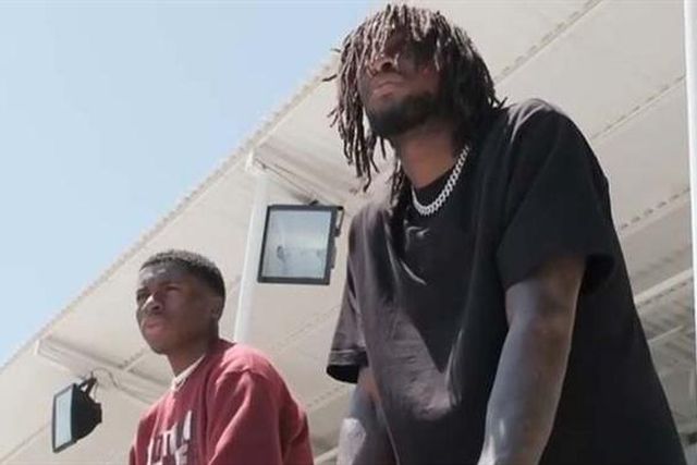 Oficial: dois angolanos de uma assentada