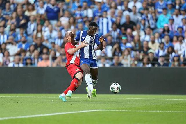 Taremi falha penálti (vídeo)