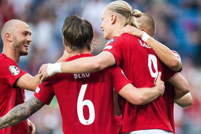 Grupo A: Aursnes e 'bis' de Haaland relançam corrida norueguesa