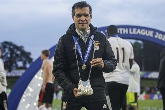 Oficial: Luís Castro deixa o clube!