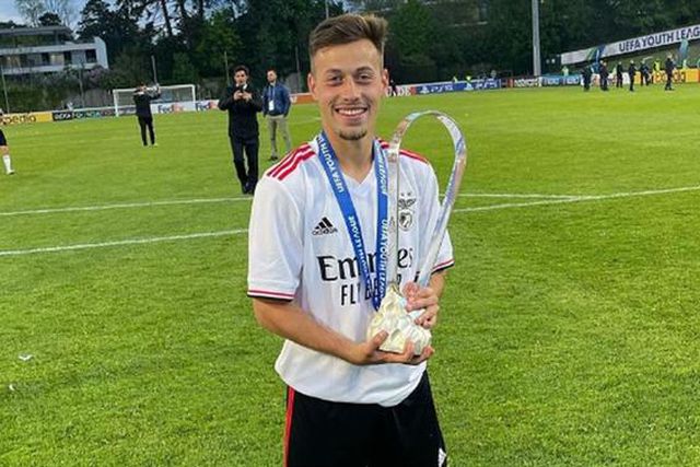 Vencedor da Youth League anuncia saída