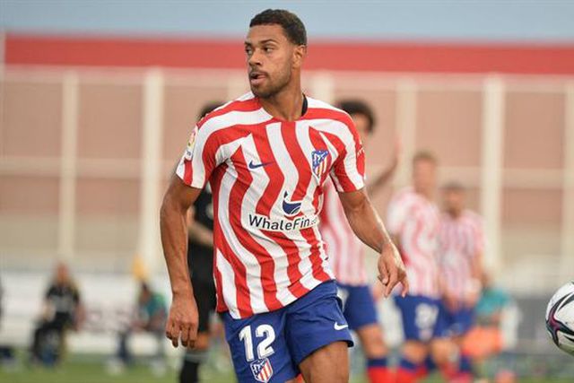 Espanhóis colocam novo lateral na rota da Luz