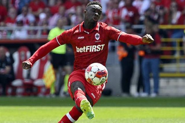 Belgas apontam médio do Antuérpia ao Sporting