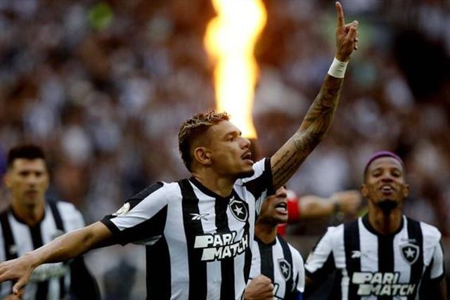 Tiquinho marca na primeira vitória de Bruno Lage