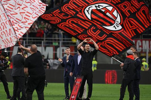 Ibrahimovic emocionou-se, mas o velho Zlatan também apareceu com 'boca' imperdível (vídeo)