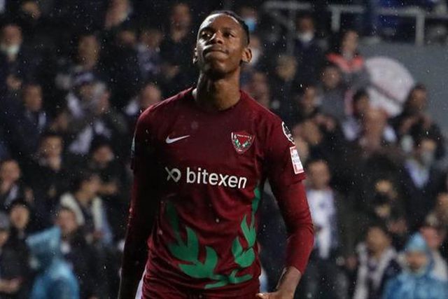 Dylan Saint-Louis é reforço para o ataque