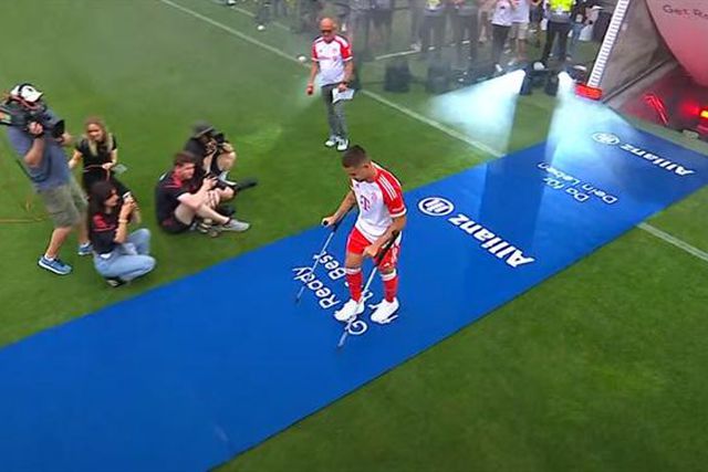 Guerreiro de… muletas na apresentação aos adeptos