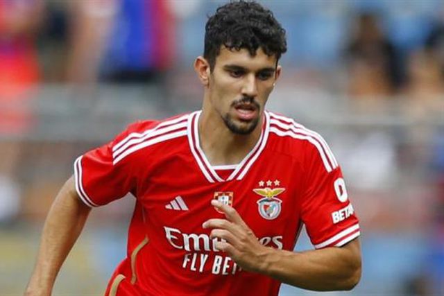 Oficial: Tomás Araújo renova contrato