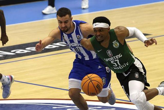 Sporting vence pela primeira vez na Dragão Arena e adianta-se na meia-final