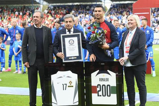 HISTÓRICO: Ronaldo chega às 200 internacionalizações e é homenageado (fotos)