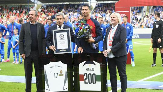 HISTÓRICO: Ronaldo chega às 200 internacionalizações e é homenageado (fotos)