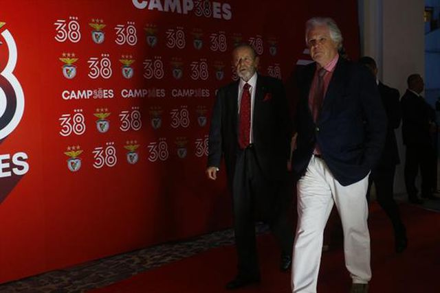 «Há muito que não via um presidente e treinador educadíssimos. Faz muita diferença...»