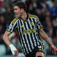 Vlahovic coloca Juventus a vencer em Sevilha (vídeo)