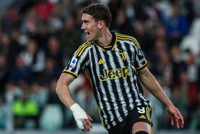 Vlahovic coloca Juventus a vencer em Sevilha (vídeo)