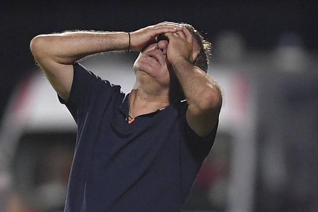 Farul de Hagi e Queirós eliminado