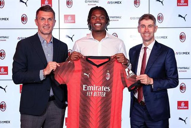 Oficial: Rafael Leão renova contrato