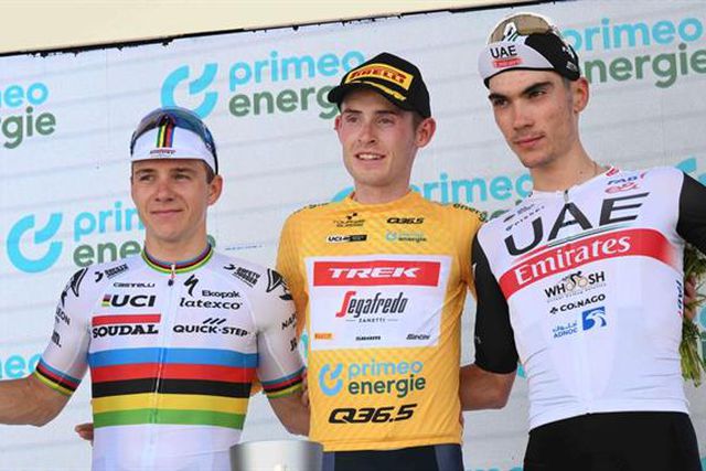 Skjelmose vence Volta à Suíça; Evenepoel com derrota humilhante