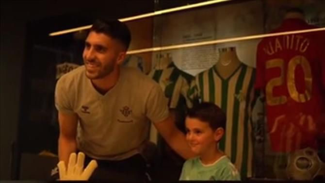 Ricardo Quaresma emocionado com homenagem do Besiktas (vídeo)