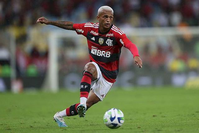 Promissor lateral-direito do Flamengo no radar encarnado