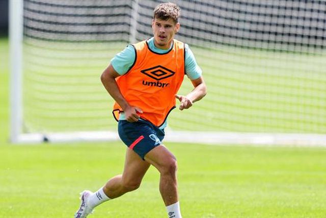 Kerkez explica escolha pelo Bournemouth: «Adoro a filosofia do clube»