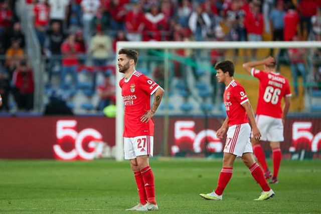 Duas pontas soltas no arranque da nova época