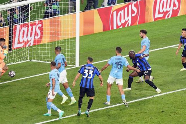 Monstruoso Ederson salvou o Man. City na final! (vídeos)