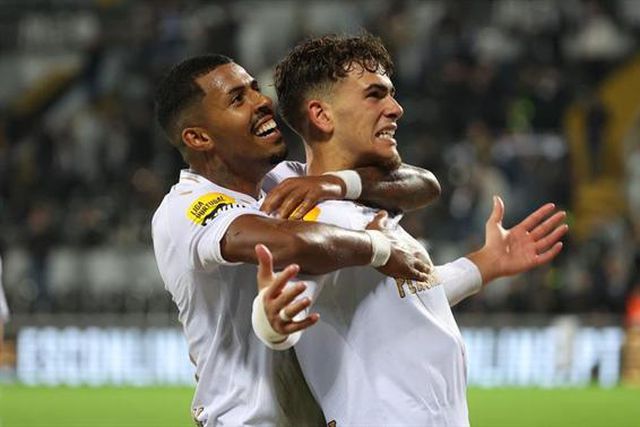 Eis o primeiro onze oficial do Vitória!