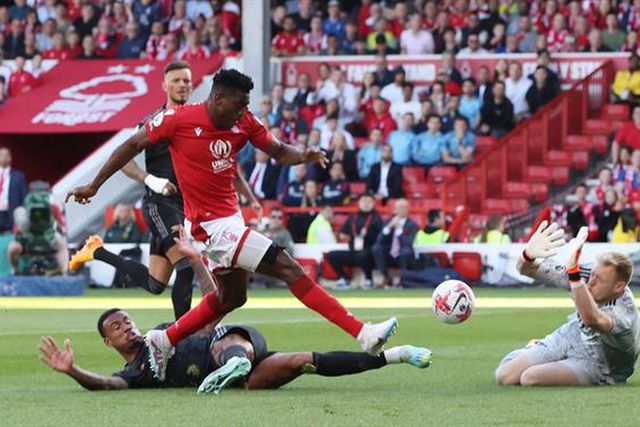 Arsenal perde em Nottingham e o Man. City é tricampeão!
