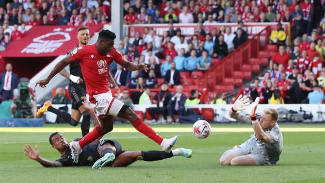 Arsenal perde em Nottingham e o Man. City é tricampeão!