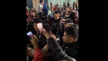Loucura e euforia: a chegada de James Rodríguez ao Brasil (vídeo)