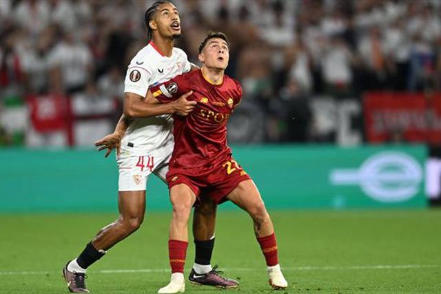 O pedido após ganhar a final da Liga Europa: «Monchi, contrata-me, por favor!» (vídeo)