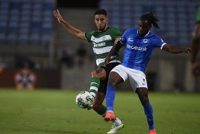 Caricato: erro defensivo crasso dos leões permite empate ao Genk (vídeo)