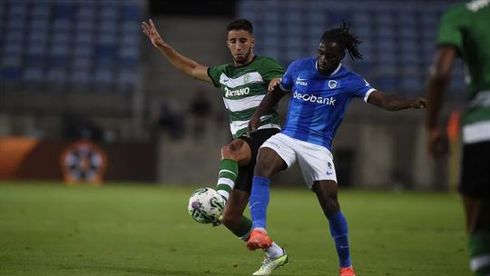 Caricato: erro defensivo crasso dos leões permite empate ao Genk (vídeo)