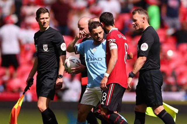 O curioso momento entre Bernardo Silva e Bruno Fernandes (vídeo)