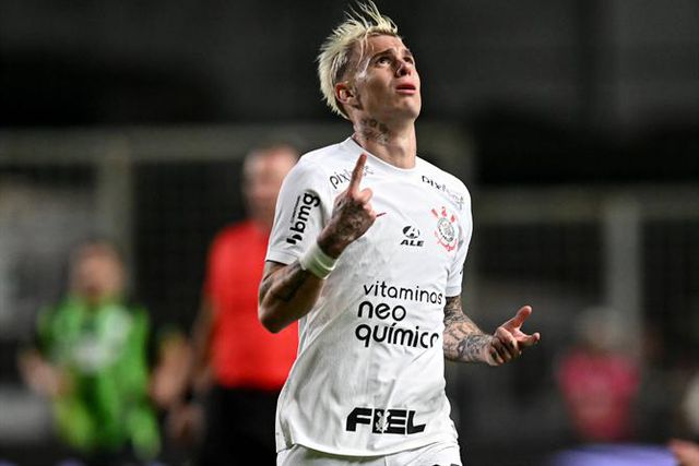 Adeptos transferem dinheiro para que jogador recuse Arábia Saudita