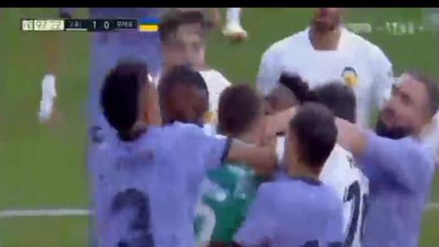 A 'gravata' e reação que levaram à expulsão de Vinícius Júnior